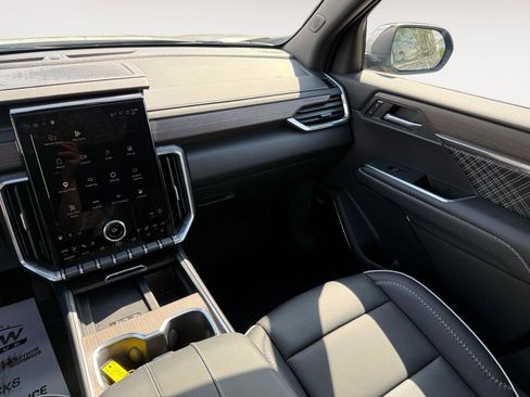 Used 2026 GMC Acadia Denali w/ Super Cruise Package image 12