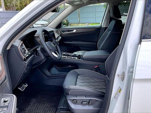 Certified 2026 Volkswagen Atlas SEL Premium R-Line AWD/4WD image 21