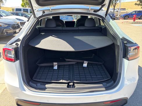 Used 2023 Tesla Model Y Long Range AWD/4WD image 19