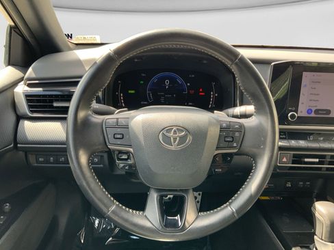 Used 2025 Toyota Camry SE FWD image 37