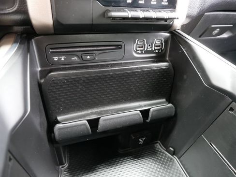 Used 2019 RAM 1500 Laramie w/ Sport Appearance Package AWD/4WD image 24