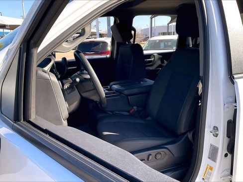 Used 2024 Chevrolet Silverado 2500 Custom w/ Custom Convenience Package image 8