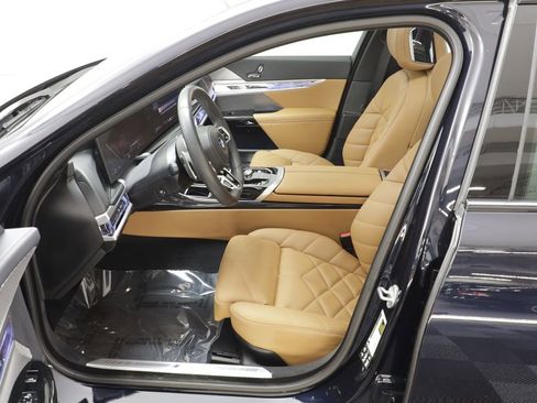 Certified 2025 BMW 740i xDrive w/ Premium Package AWD/4WD image 6