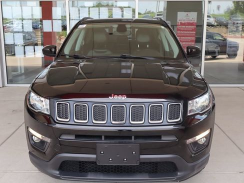 Used 2018 Jeep Compass Latitude AWD/4WD image 2