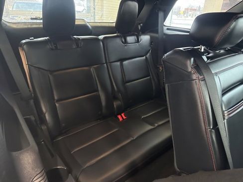 Used 2025 Ford Explorer ST-Line w/ ST-Line Street Pack image 11