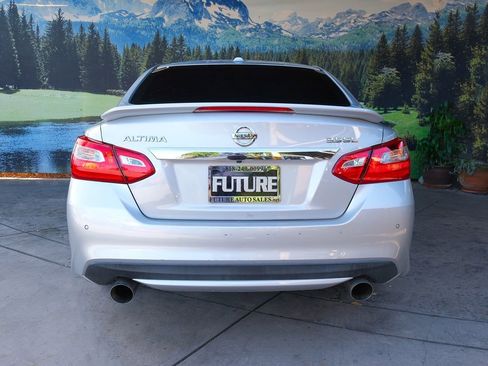 Used 2016 Nissan Altima 3.5 SL w/ 3.5 Technology Package image 5