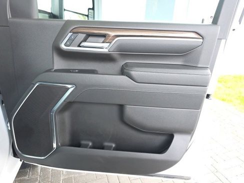 Used 2024 Chevrolet Silverado 2500 LT image 9