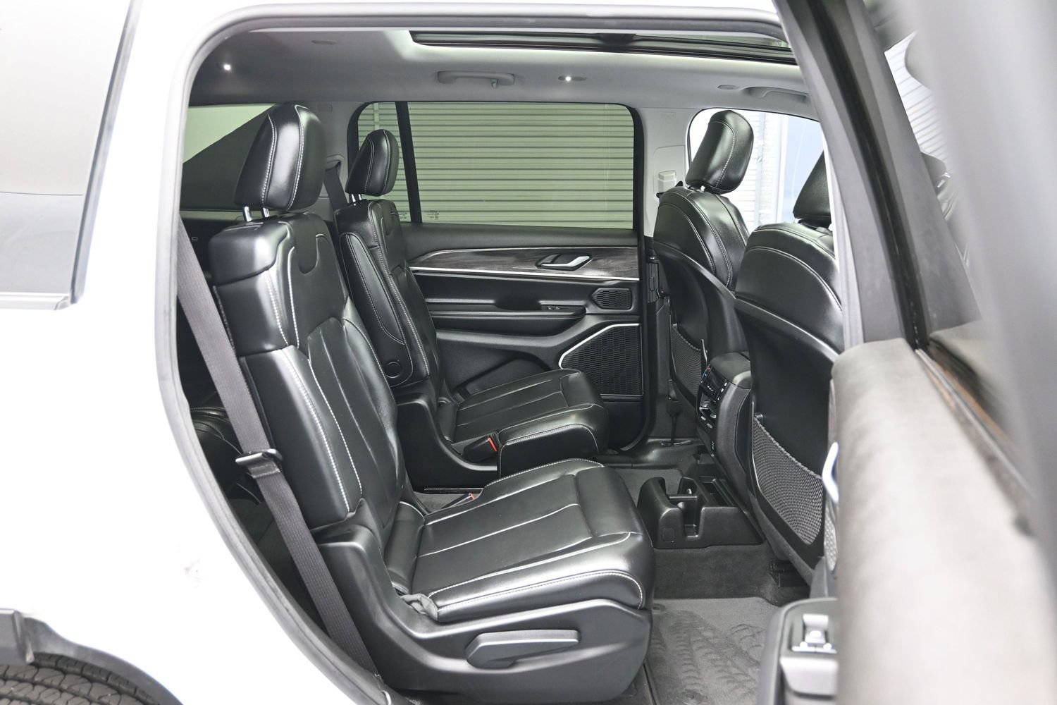 Used 2021 Jeep Grand Cherokee L Limited RWD image 12
