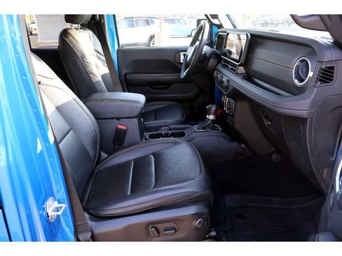 Used 2024 Jeep Wrangler Unlimited Sahara w/ Technology Group AWD/4WD image 19