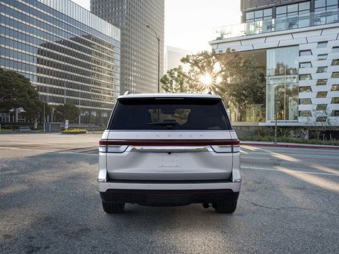 New 2024 Lincoln Navigator Reserve image 5