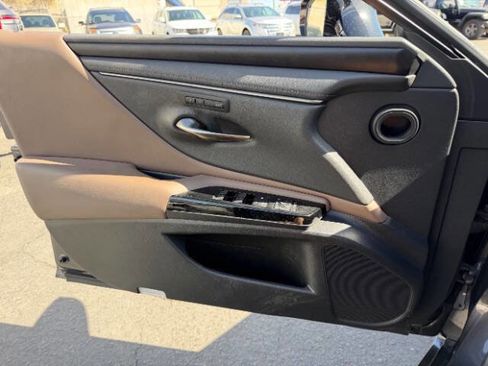 Used 2023 Lexus ES 350 w/ Premium Package FWD image 9
