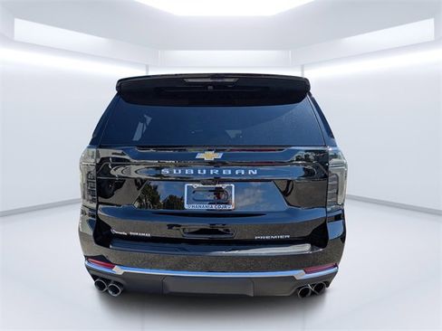 Used 2025 Chevrolet Suburban Premier image 4