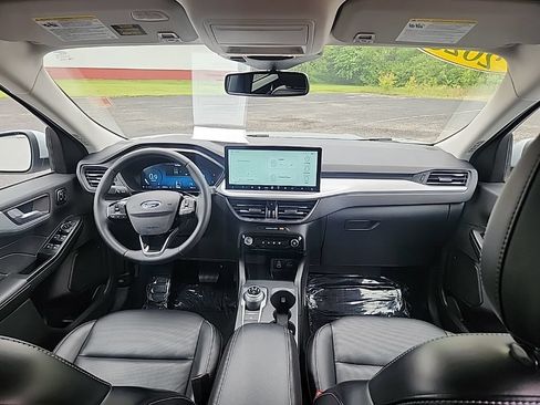 Used 2025 Ford Escape Platinum AWD/4WD image 32
