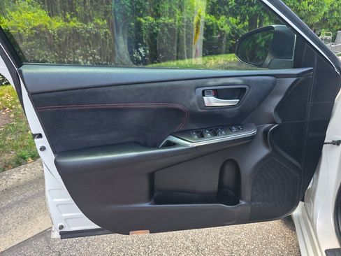 Used 2017 Toyota Camry XSE FWD image 9