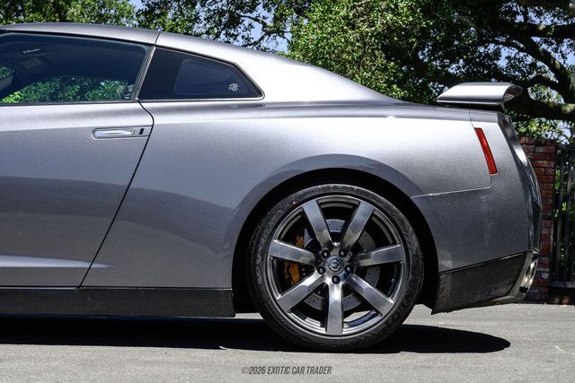 Used 2011 Nissan GT-R Premium AWD/4WD image 5