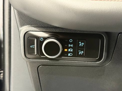 Certified 2025 Ford Explorer Active AWD/4WD image 34