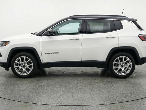 Used 2025 Jeep Compass Limited image 5
