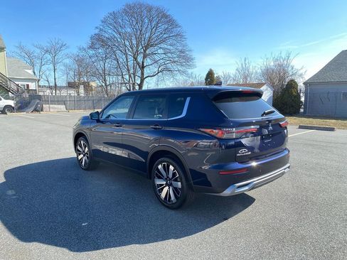 New 2025 Mitsubishi Outlander SE image 8