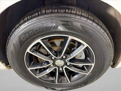Used 2017 Dodge Grand Caravan GT FWD image 12
