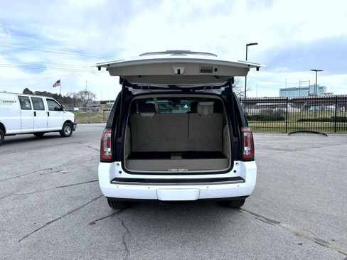 Used 2020 GMC Yukon Denali w/ Denali Premium Package image 23