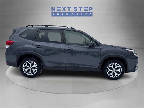 Used 2022 Subaru Forester Premium image 9