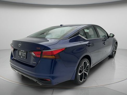 Used 2024 Nissan Altima 2.5 SR AWD/4WD image 3