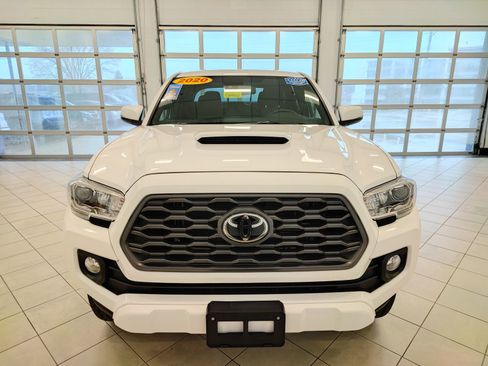 Used 2020 Toyota Tacoma TRD Sport w/ Exterior Package image 9
