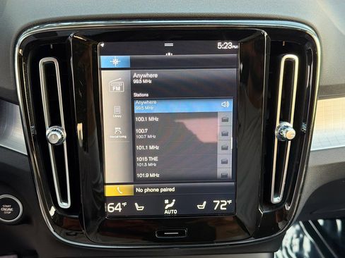 Used 2022 Volvo XC40 T5 Momentum image 30