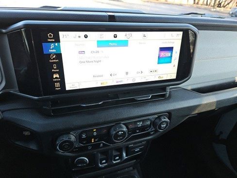 Used 2024 Jeep Wrangler Sport S image 19