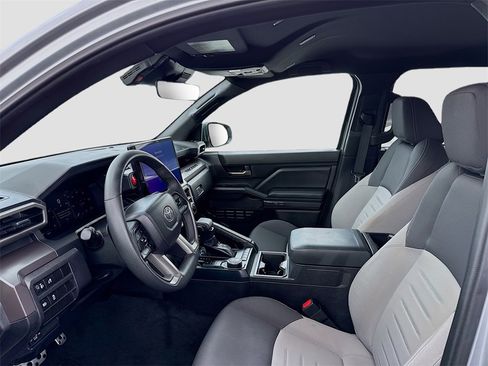 Used 2025 Toyota Tacoma TRD Sport image 11