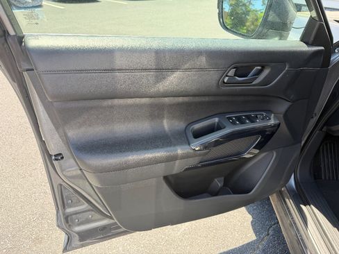 Used 2024 Nissan Pathfinder SV image 19