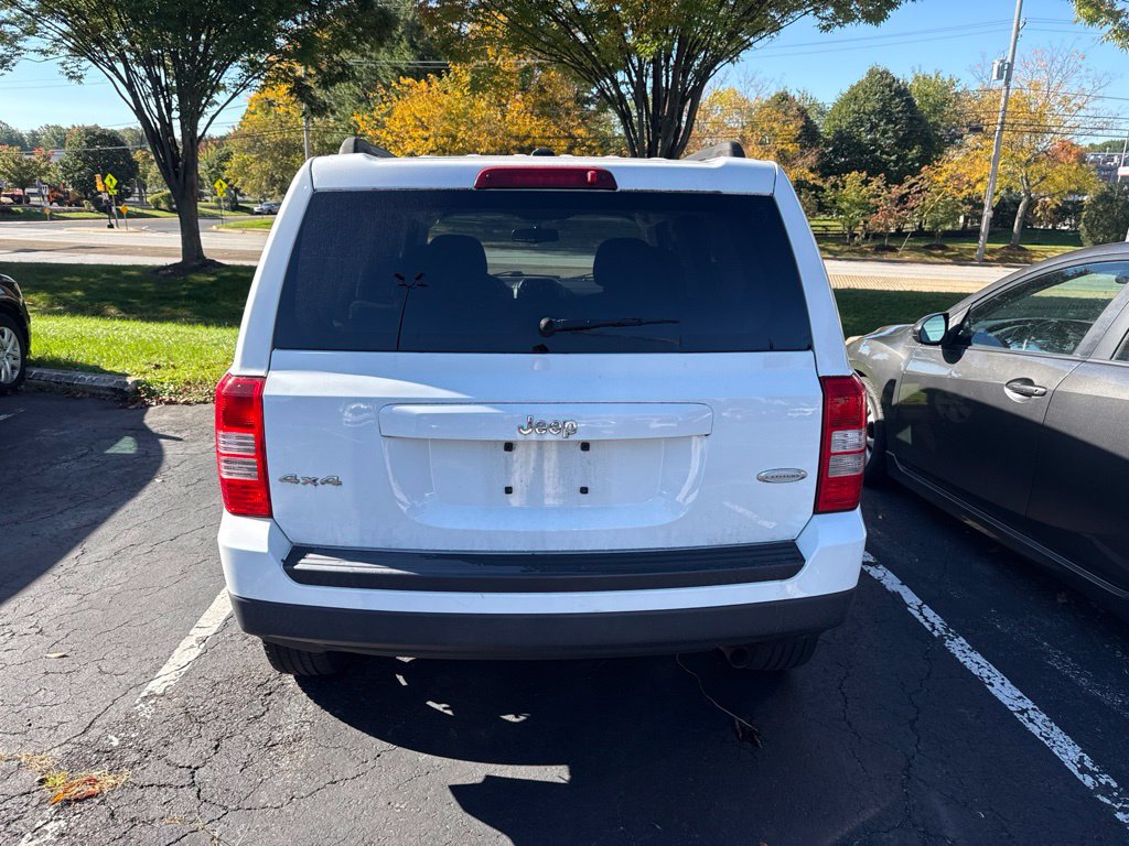 Used 2016 Jeep Patriot Latitude AWD/4WD image 7