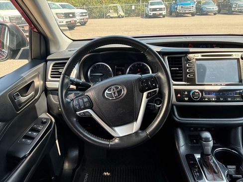 Used 2019 Toyota Highlander SE AWD/4WD image 18