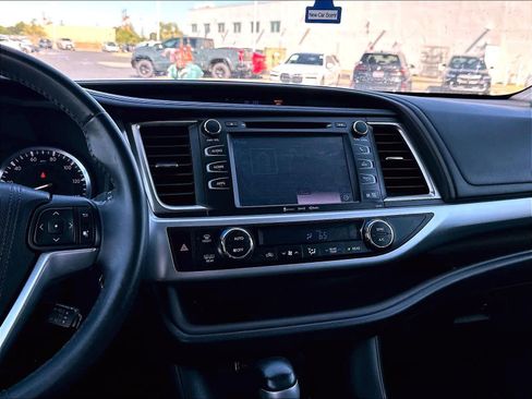 Used 2016 Toyota Highlander XLE AWD/4WD image 12