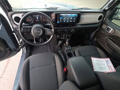 Used 2024 Jeep Gladiator Sport image 18