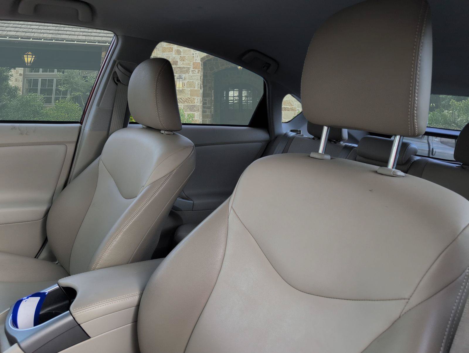 Used 2014 Toyota Prius Four FWD image 5