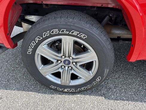 Used 2019 Ford F150 Lariat w/ Equipment Group 502A Luxury AWD/4WD image 17