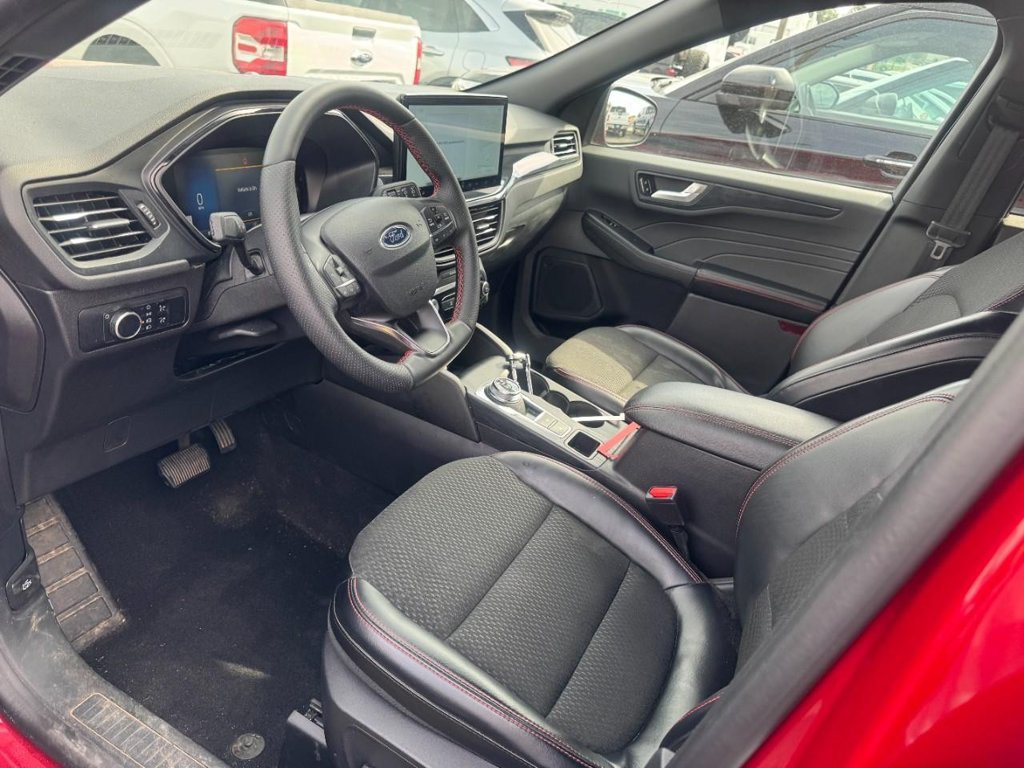 Used 2025 Ford Escape ST-Line w/ Tech Pack #1 AWD/4WD image 9