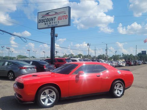 Used 2023 Dodge Challenger SXT RWD image 2
