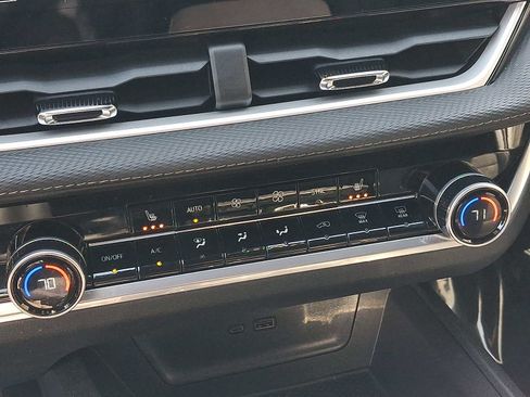 Used 2026 Chevrolet Equinox LT w/ Convenience Package II image 16