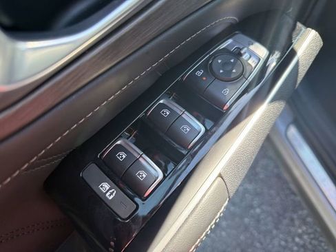 Certified 2025 Kia Sorento SX image 13