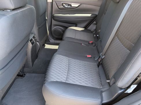 Used 2018 Nissan Rogue SV FWD image 11