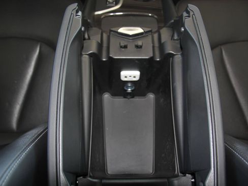 Used 2020 Buick Envision Essence w/ Experience Buick Package FWD image 19