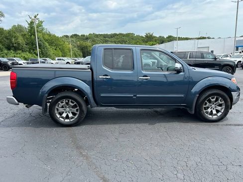 Used 2017 Nissan Frontier SL w/ Moonroof Package AWD/4WD image 4