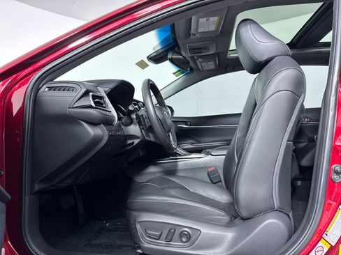 Used 2018 Toyota Camry XSE FWD image 5