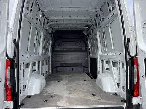 Used 2023 Mercedes-Benz Sprinter 2500 image 15