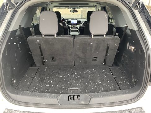 Used 2022 Ford Explorer XLT w/ Equipment Group 202A image 28