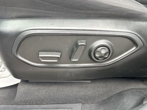 Used 2023 Jeep Grand Cherokee L Laredo image 16