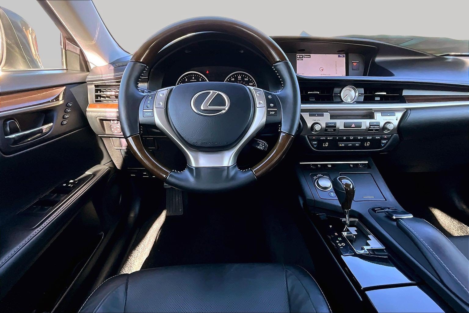 Used 2015 Lexus ES 350 w/ Luxury Package FWD image 5