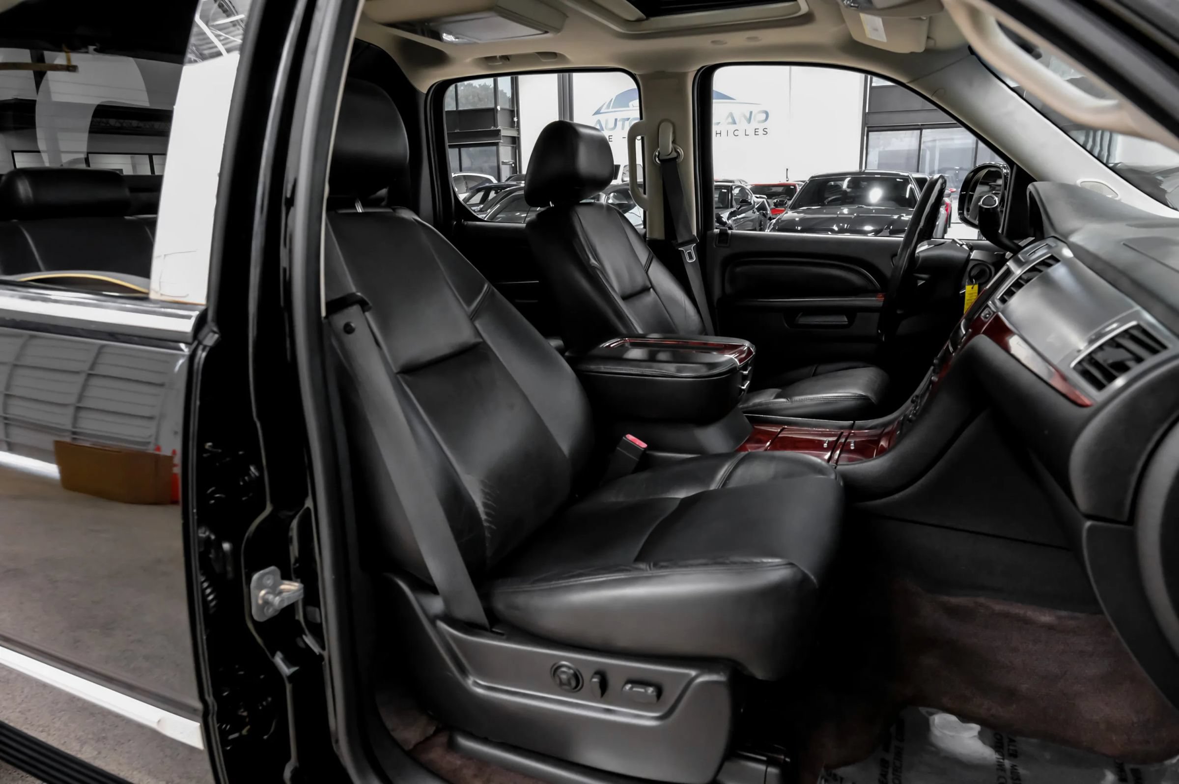 Used 2012 Cadillac Escalade EXT Premium AWD/4WD image 39